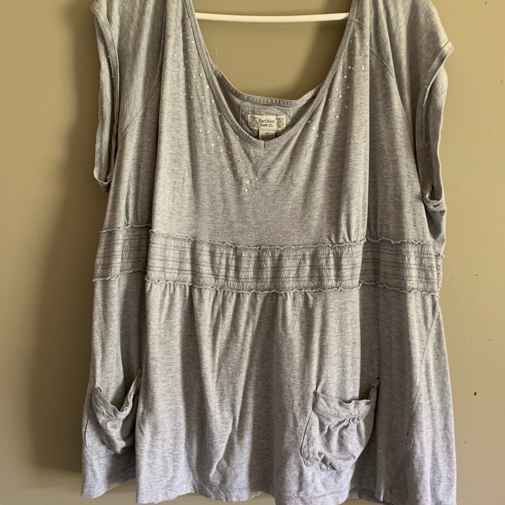 FREE WITH BUNDLE 🖤 Women’s Plus Size 3X Gray Top